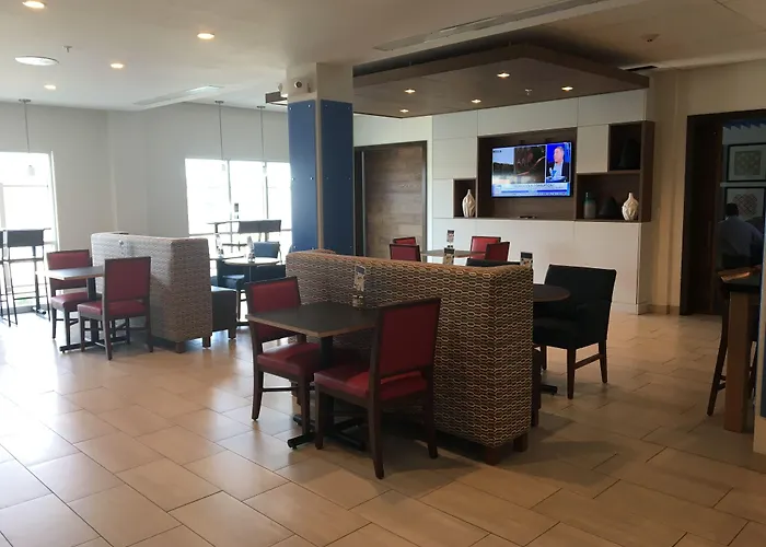 Holiday Inn Express & Suites Junction By Ihg